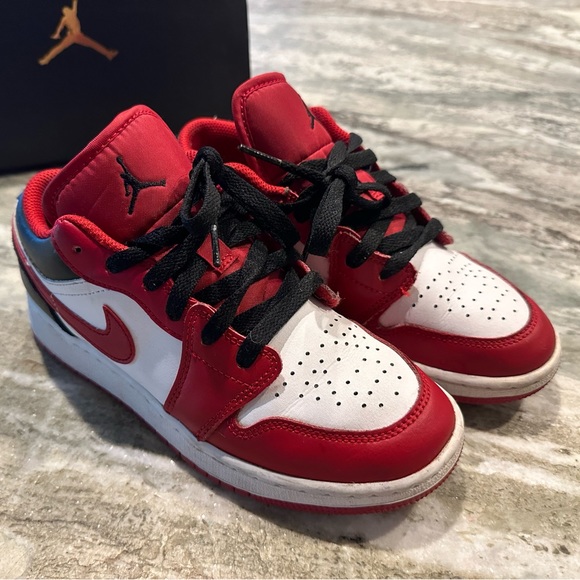 Air Jordan Low GS Chicago Bulls